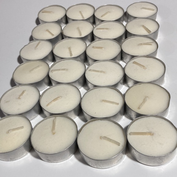 HARRY & DAVID BEAUTIFUL FESTIVE ROUND BOX FILLED WITH 24 TEA LIGHTS - Picture 6 of 8